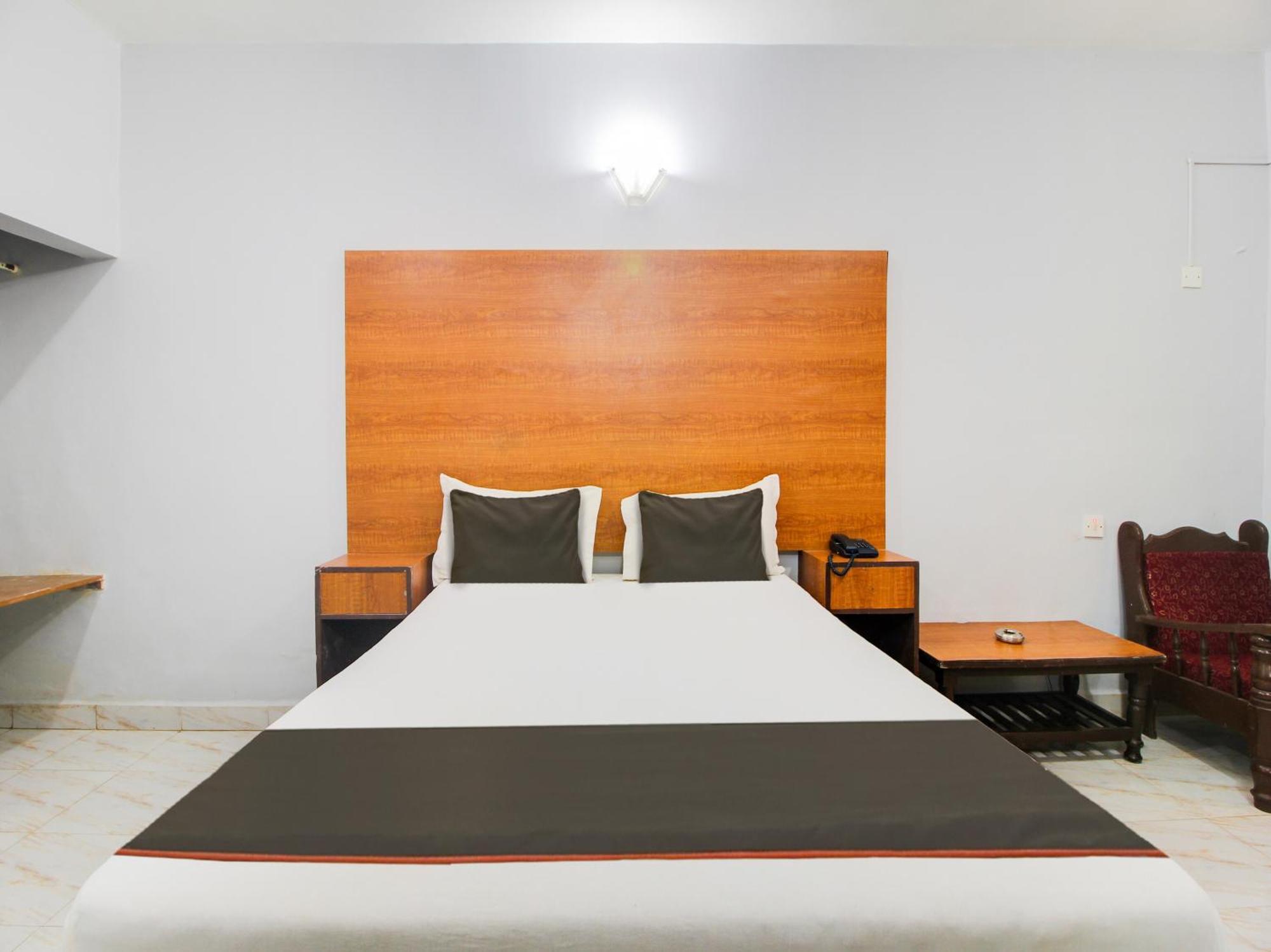 Collection O Maizons Lakeview Hotel